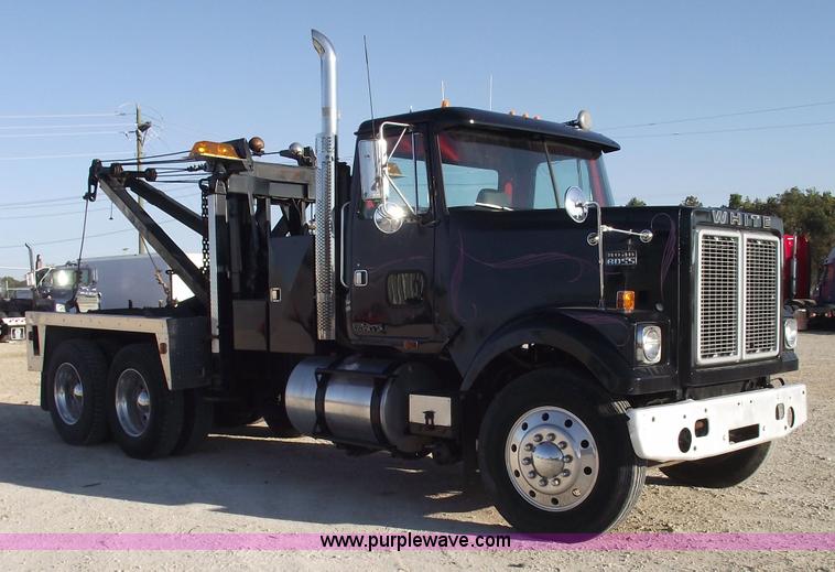 image for item 5950 1982 White Road Boss wrecker truck