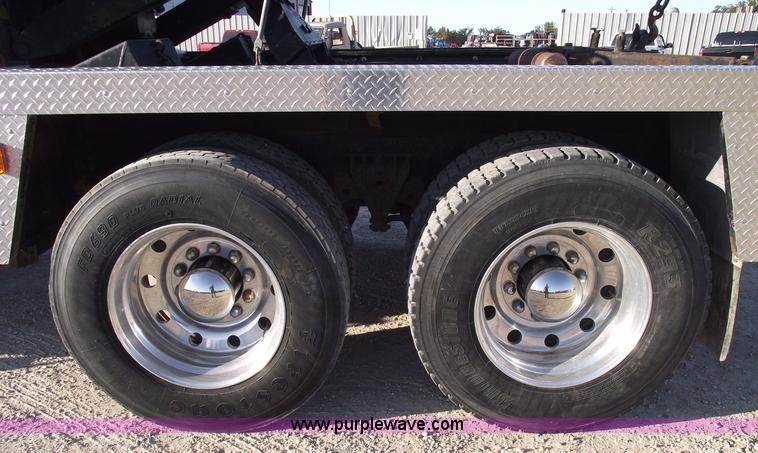 image for item 5950 1982 White Road Boss wrecker truck