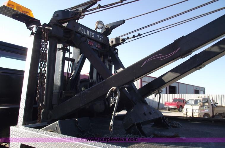 image for item 5950 1982 White Road Boss wrecker truck