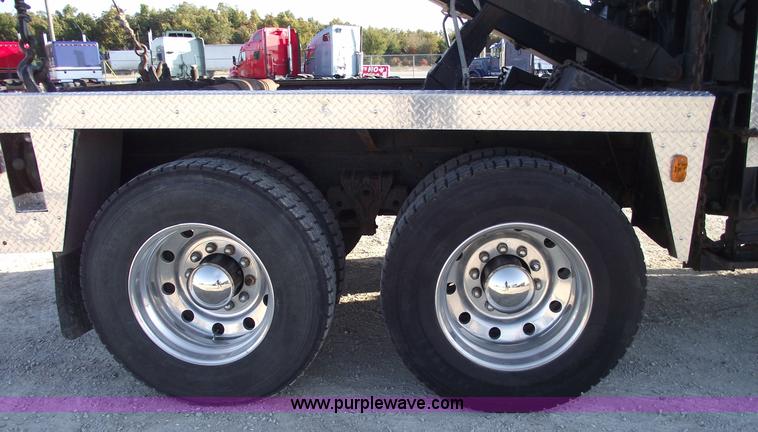 image for item 5950 1982 White Road Boss wrecker truck