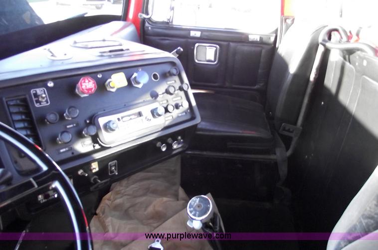 image for item 5950 1982 White Road Boss wrecker truck