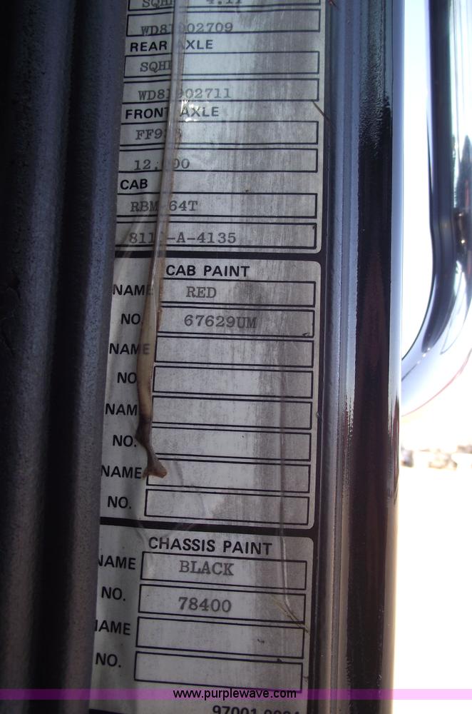 image for item 5950 1982 White Road Boss wrecker truck