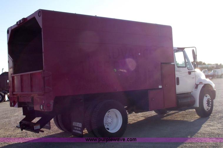 image for item 5951 2004 International Series 4200 truck with Chipper dump bed