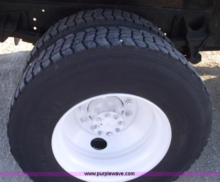 image for item 5951 2004 International Series 4200 truck with Chipper dump bed