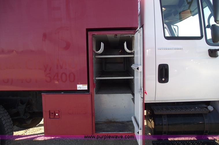 image for item 5951 2004 International Series 4200 truck with Chipper dump bed