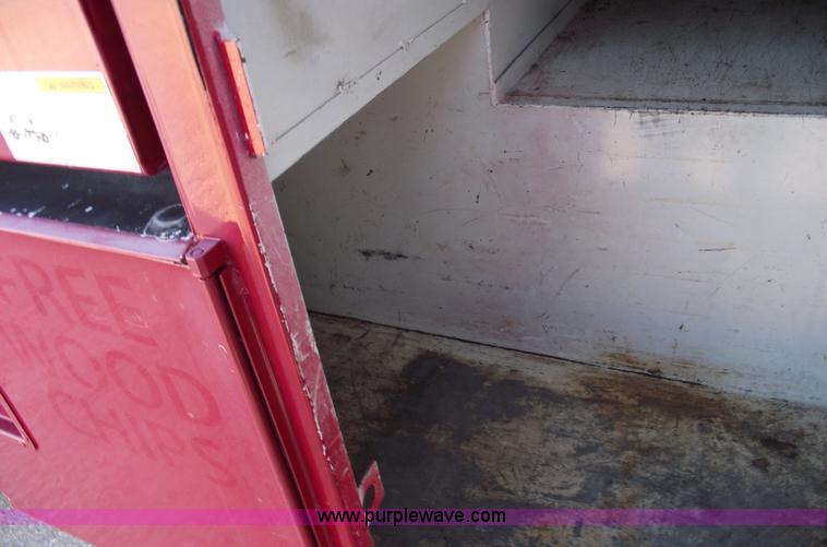 image for item 5951 2004 International Series 4200 truck with Chipper dump bed