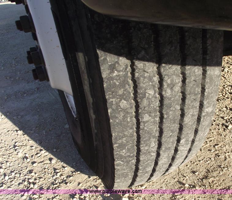 image for item 5951 2004 International Series 4200 truck with Chipper dump bed