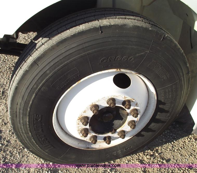 image for item 5951 2004 International Series 4200 truck with Chipper dump bed