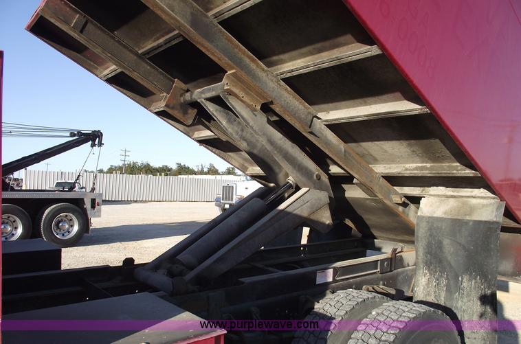 image for item 5951 2004 International Series 4200 truck with Chipper dump bed