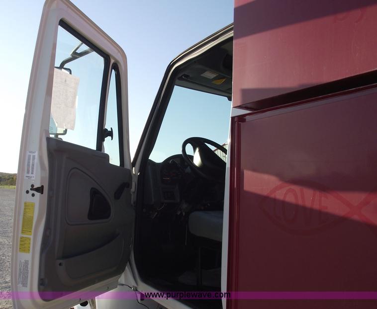 image for item 5951 2004 International Series 4200 truck with Chipper dump bed