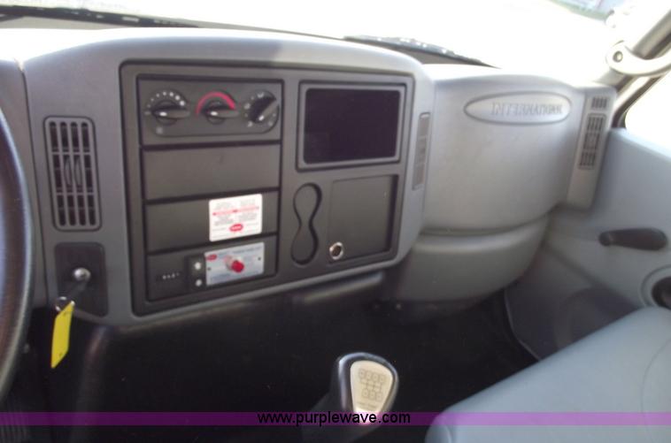 image for item 5951 2004 International Series 4200 truck with Chipper dump bed