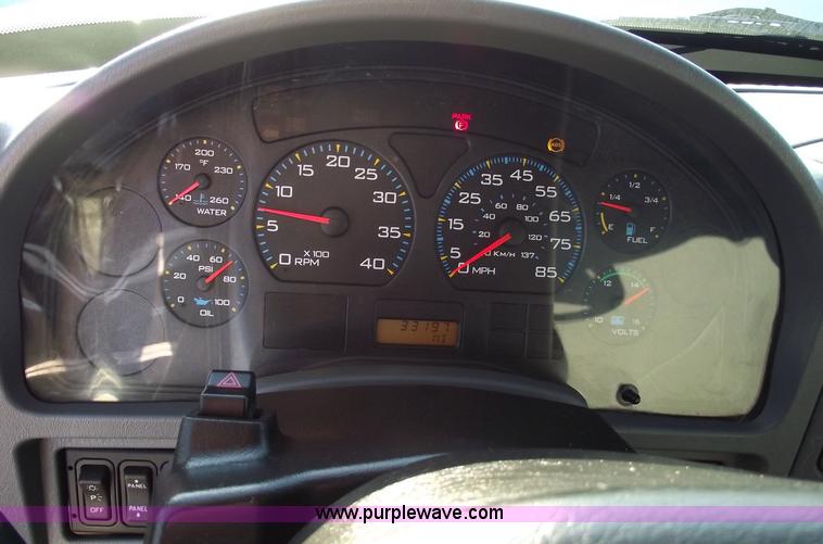 image for item 5951 2004 International Series 4200 truck with Chipper dump bed