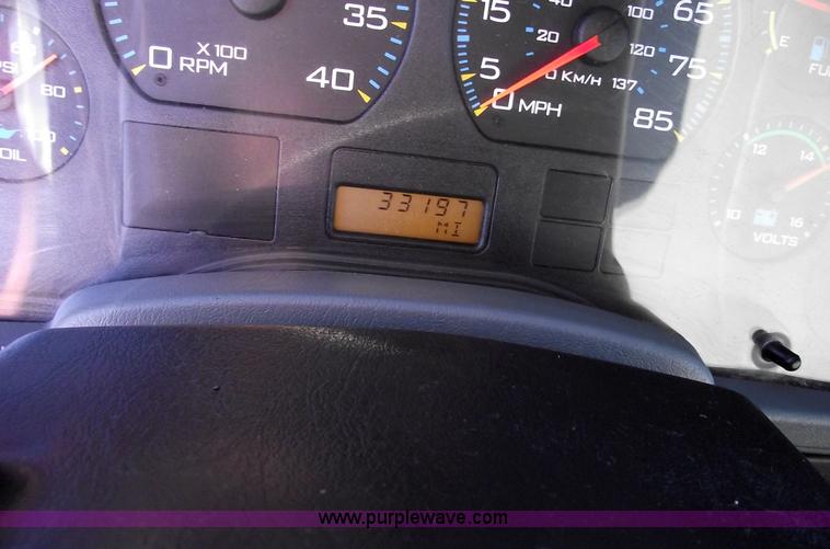 image for item 5951 2004 International Series 4200 truck with Chipper dump bed