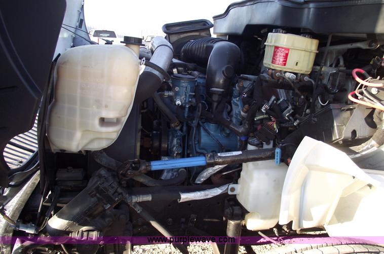 image for item 5951 2004 International Series 4200 truck with Chipper dump bed