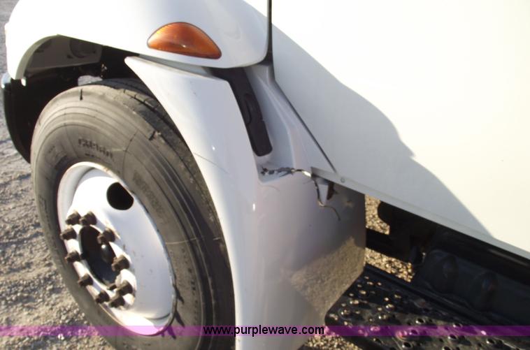 image for item 5951 2004 International Series 4200 truck with Chipper dump bed