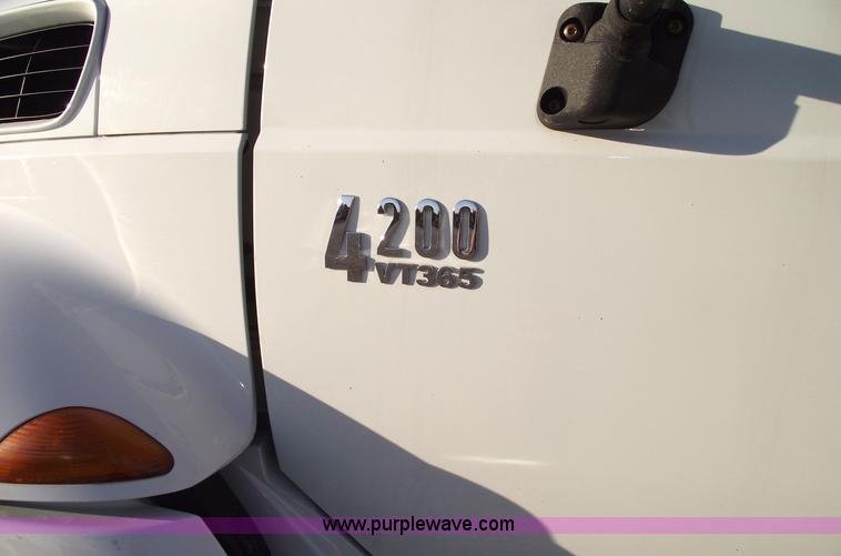 image for item 5951 2004 International Series 4200 truck with Chipper dump bed