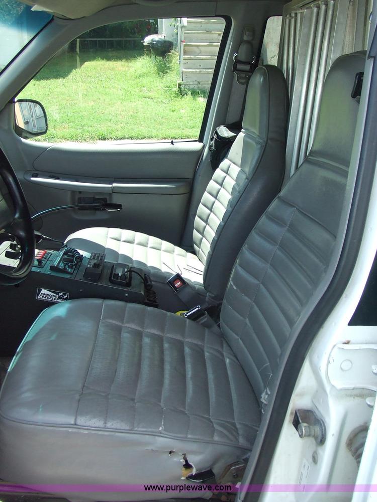 image for item 7131 1997 Ford Explorer