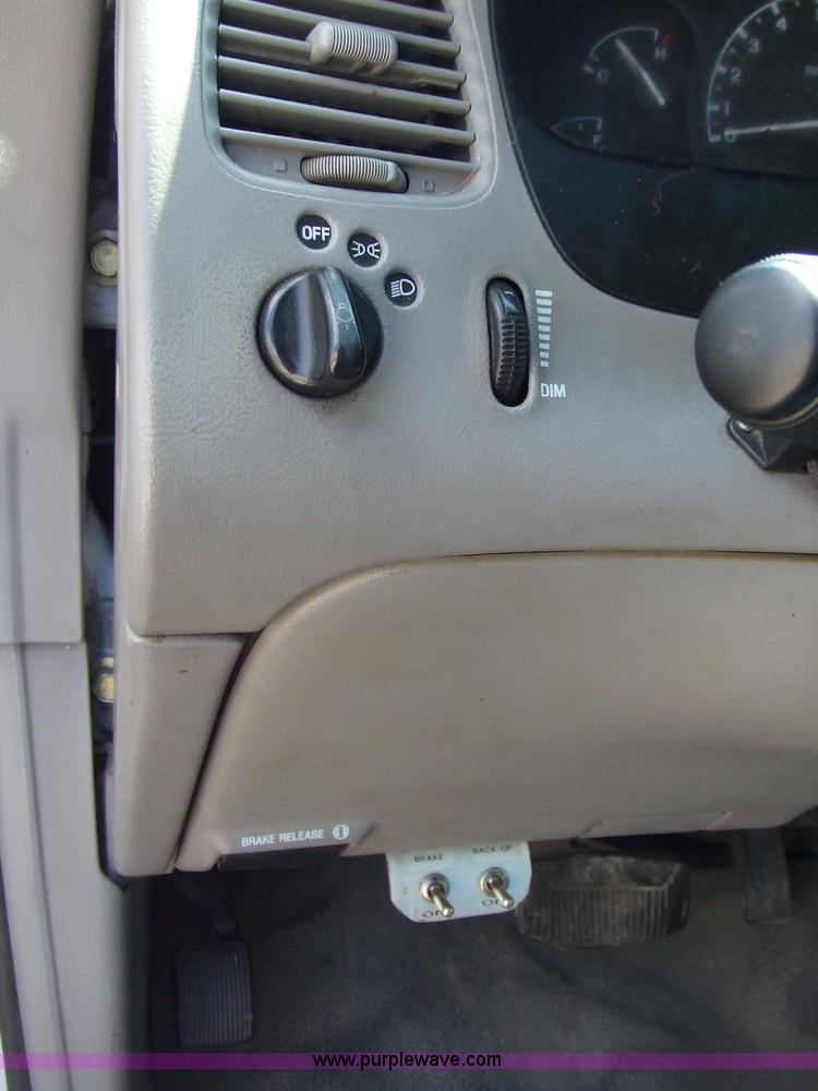 image for item 7131 1997 Ford Explorer