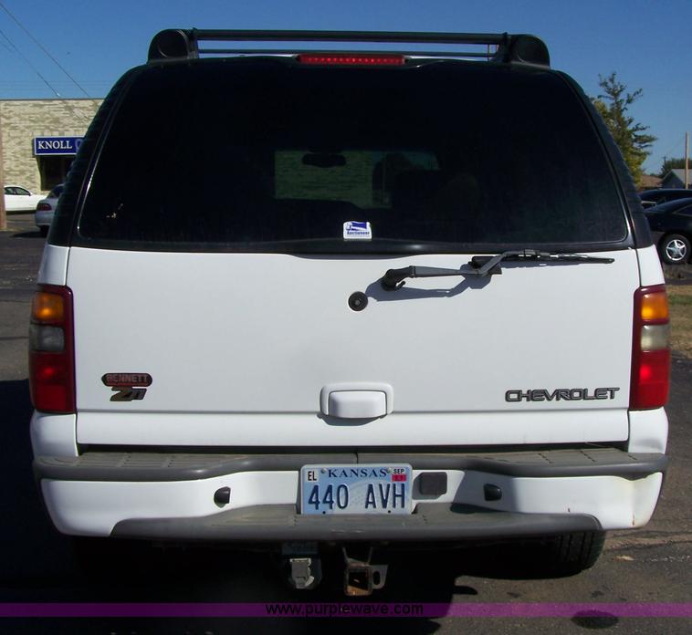 image for item 7376 2002 Chevrolet K1500 Suburban