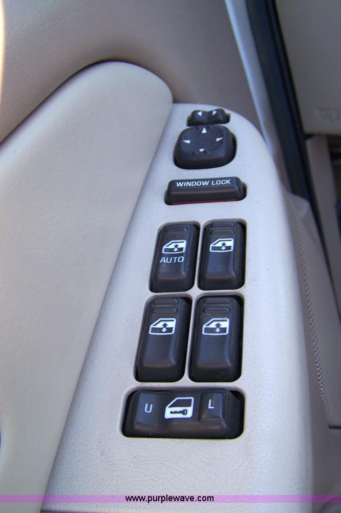 image for item 7376 2002 Chevrolet K1500 Suburban