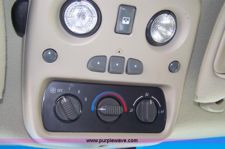 image for item 7376 2002 Chevrolet K1500 Suburban