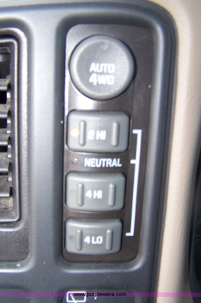 image for item 7376 2002 Chevrolet K1500 Suburban