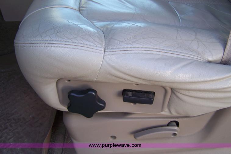 image for item 7376 2002 Chevrolet K1500 Suburban