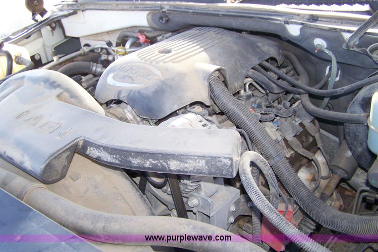 image for item 7376 2002 Chevrolet K1500 Suburban