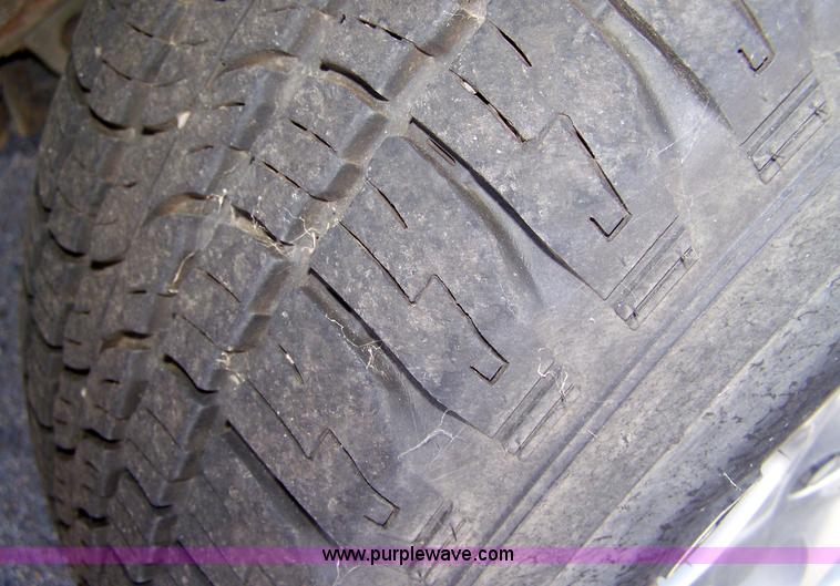 image for item 7376 2002 Chevrolet K1500 Suburban