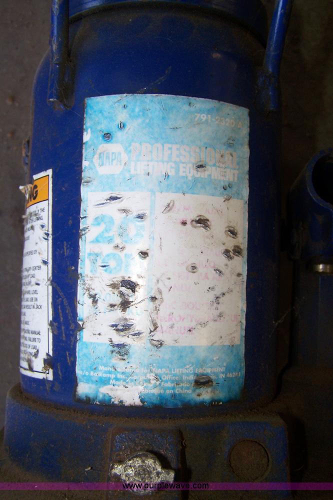 image for item 7405 NAPA 20 ton air over hydraulic bottle jack