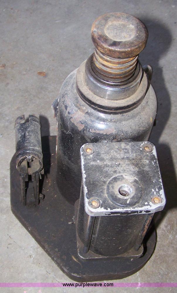 image for item 7407 Premier air actuated bottle jack