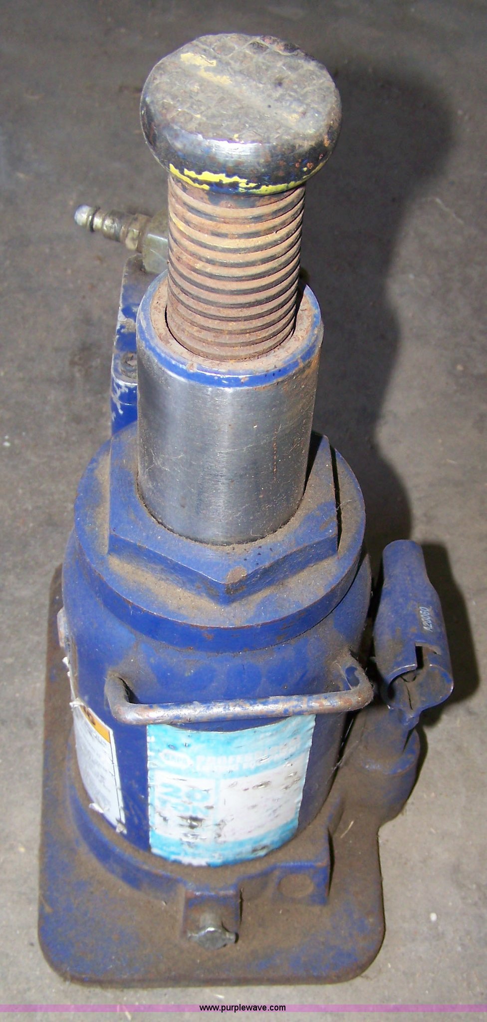 NAPA 20 ton air over hydraulic bottle jack in Russell, KS Item 7405