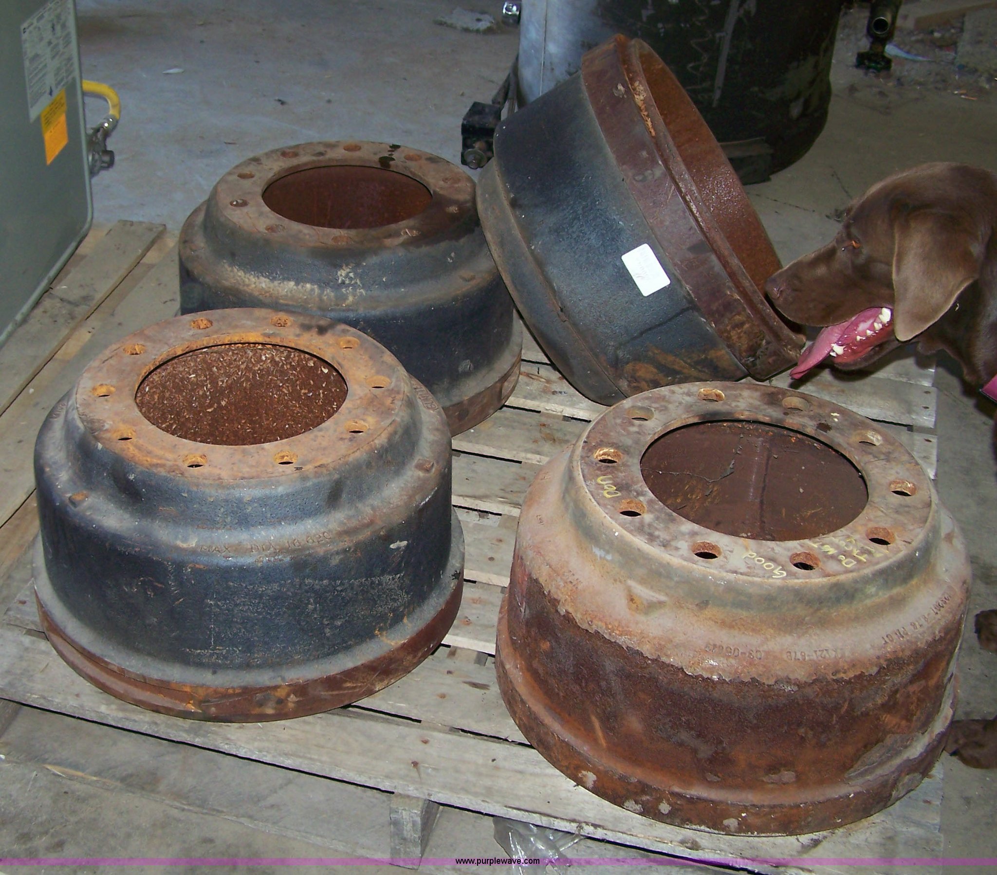 (4) semi brake drums in Russell, KS Item 7417 sold Purple Wave