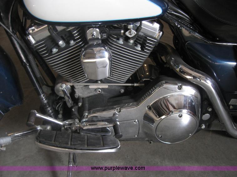 image for item 5211 1995 Harley Davidson motorcycle