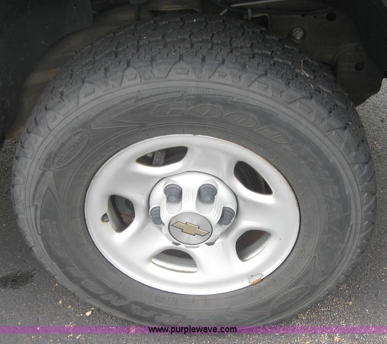 image for item 5216 2004 Chevrolet K1500 Silverado extended cab pickup truck