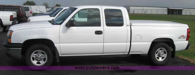 image for item 5217 2003 Chevrolet K1500 Silverado extended cab pickup truck