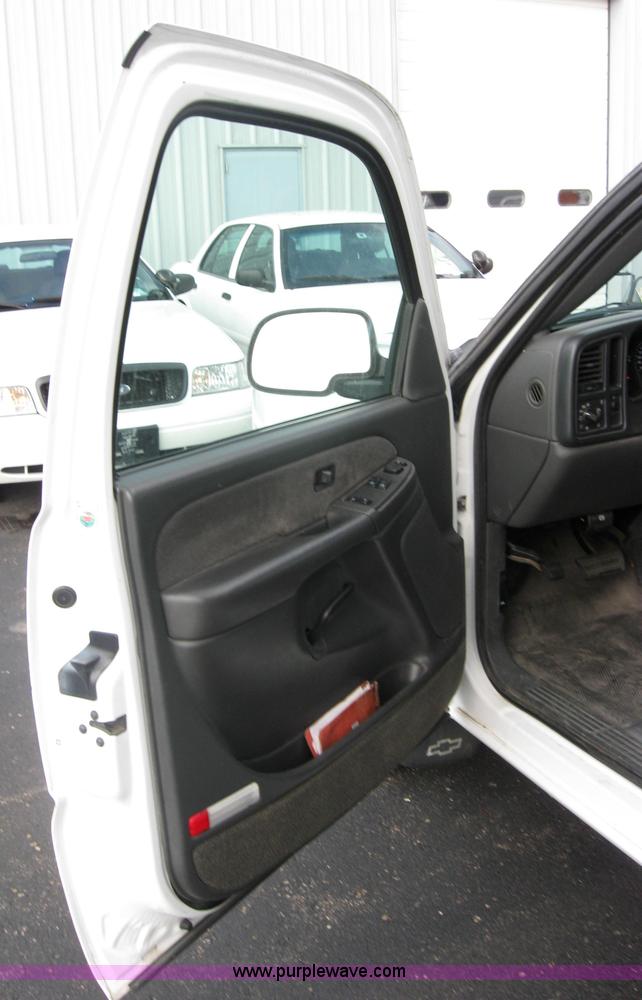 image for item 5218 2003 Chevrolet K1500 Silverado extended cab pickup truck