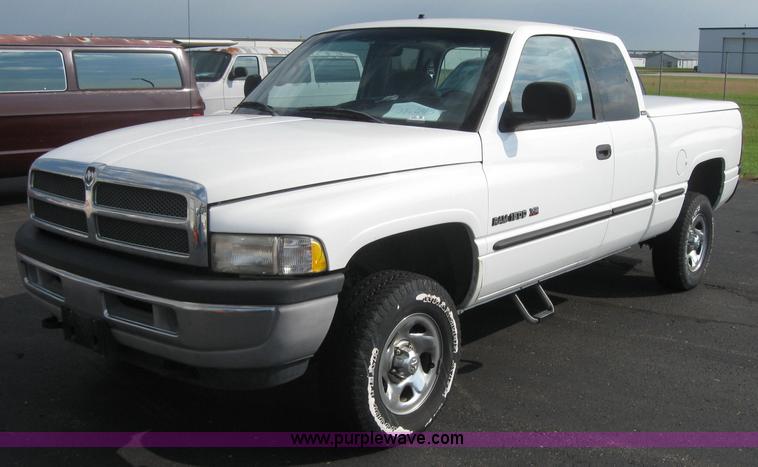 image for item 5220 1999 Dodge Ram 1500 club cab pickup truck