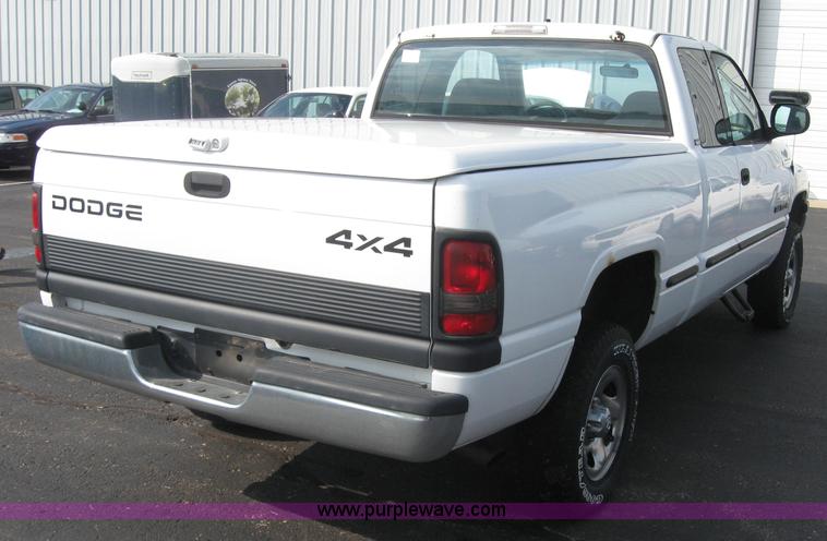 image for item 5220 1999 Dodge Ram 1500 club cab pickup truck