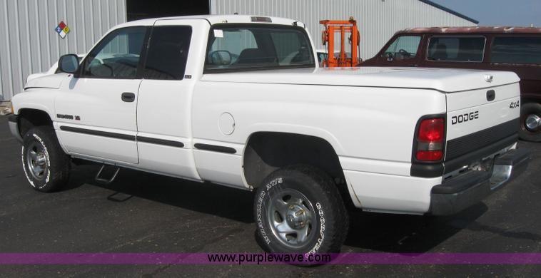 image for item 5220 1999 Dodge Ram 1500 club cab pickup truck