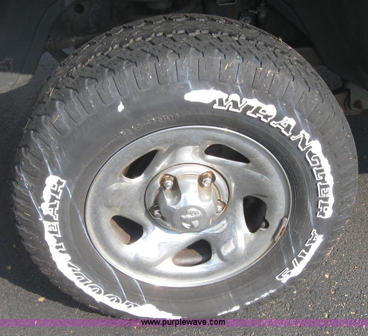 image for item 5220 1999 Dodge Ram 1500 club cab pickup truck