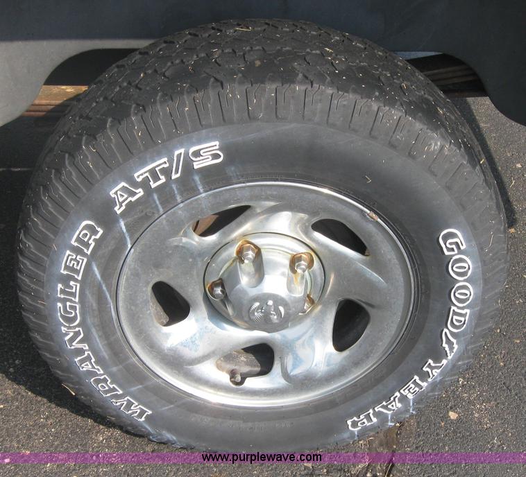 image for item 5220 1999 Dodge Ram 1500 club cab pickup truck