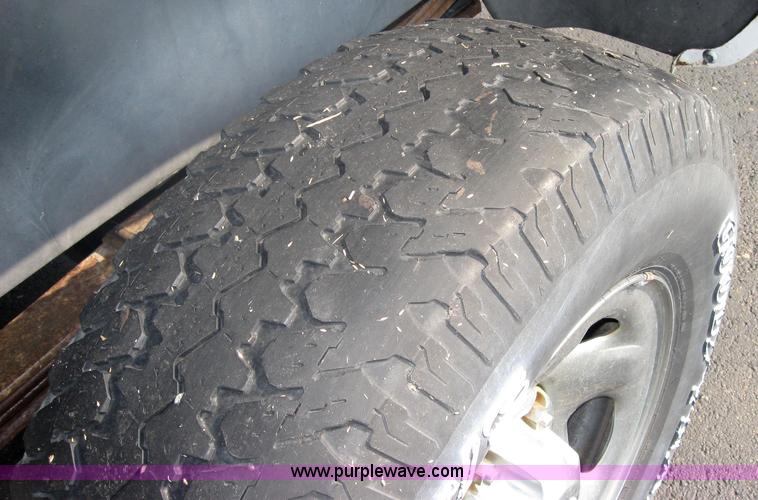 image for item 5220 1999 Dodge Ram 1500 club cab pickup truck