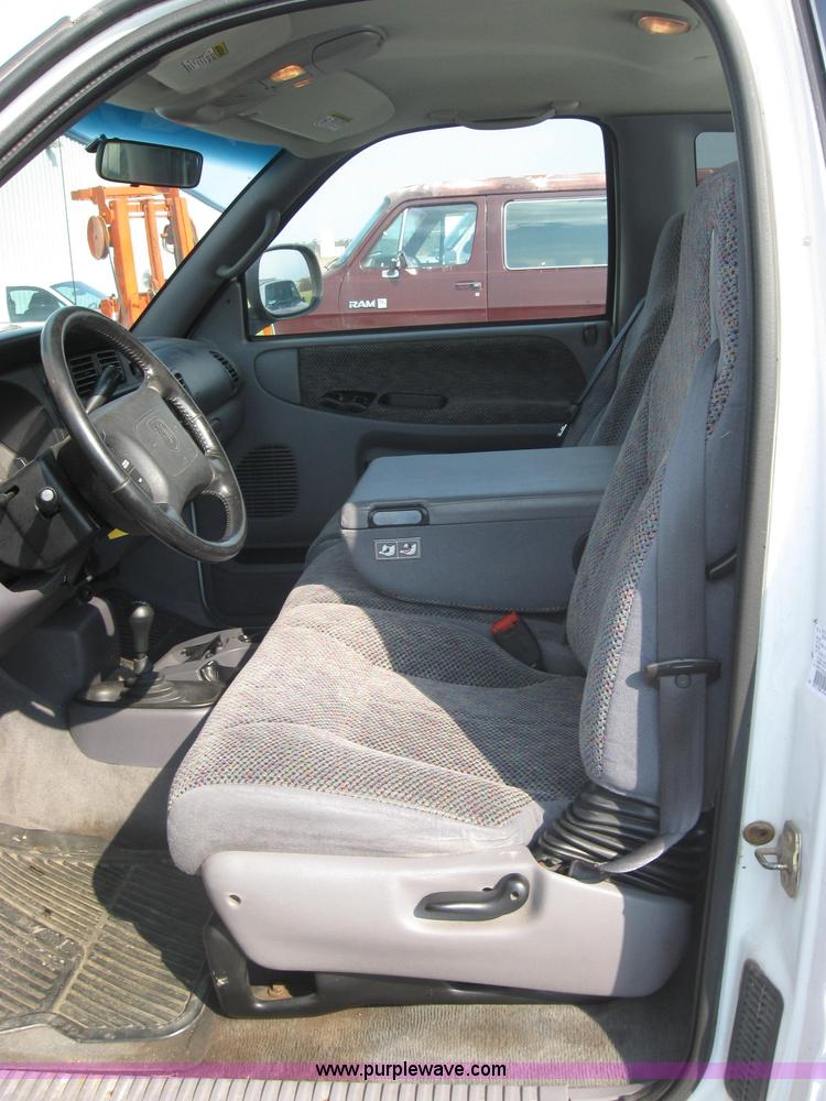 image for item 5220 1999 Dodge Ram 1500 club cab pickup truck