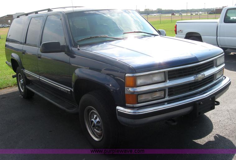 image for item 5221 1997 Chevrolet K2500 Suburban