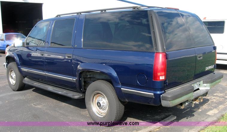 image for item 5221 1997 Chevrolet K2500 Suburban
