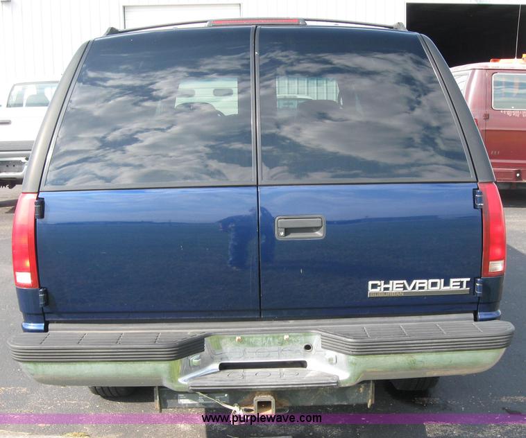 image for item 5221 1997 Chevrolet K2500 Suburban