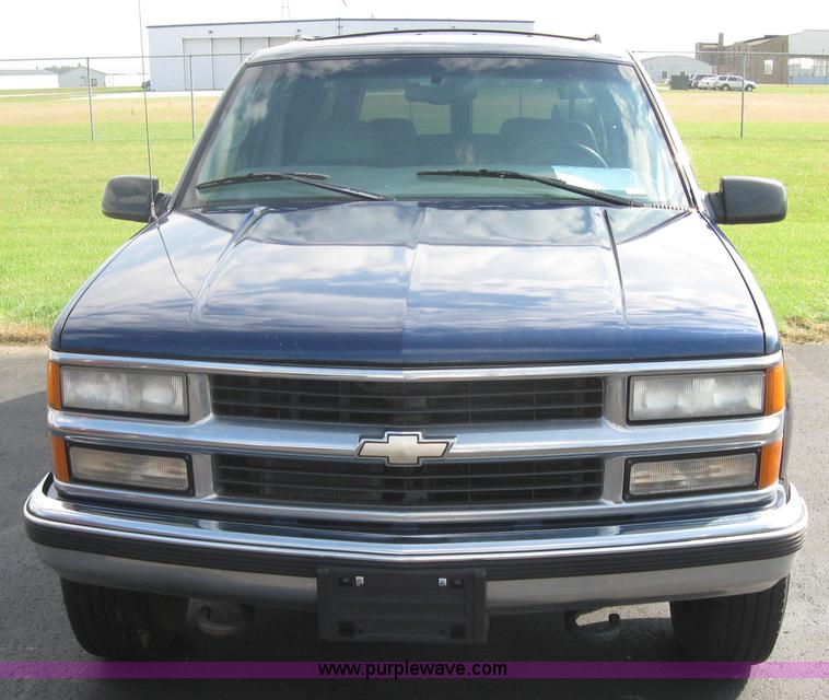 image for item 5221 1997 Chevrolet K2500 Suburban