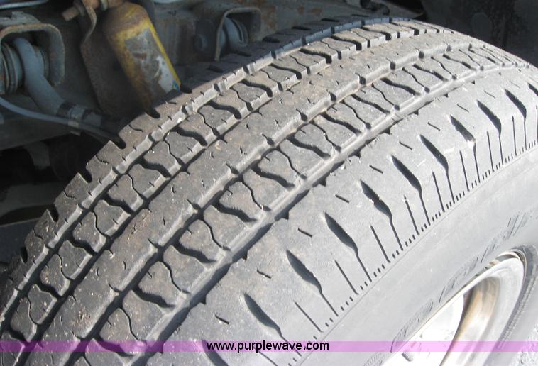 image for item 5221 1997 Chevrolet K2500 Suburban