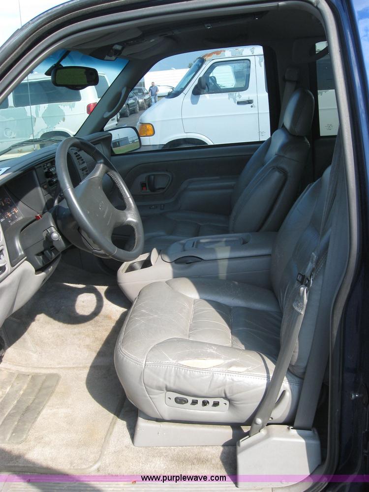 image for item 5221 1997 Chevrolet K2500 Suburban